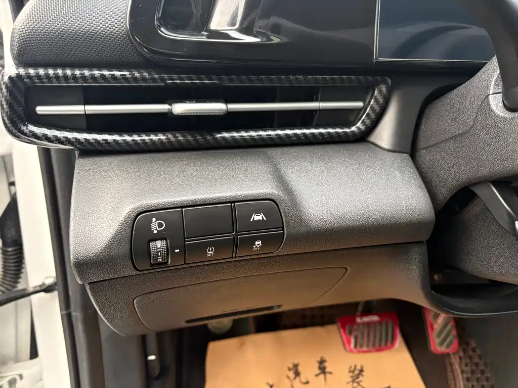 Hyundai Elantra 2023 — фото 10