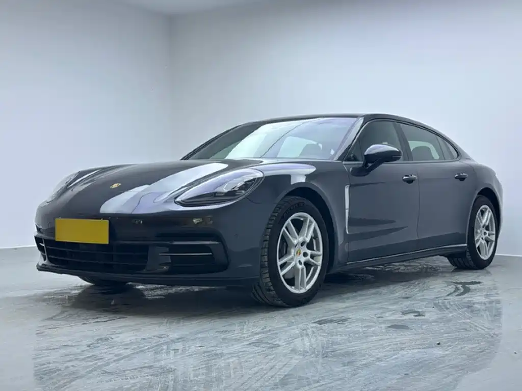 Porsche Panamera 2018 — фото 1