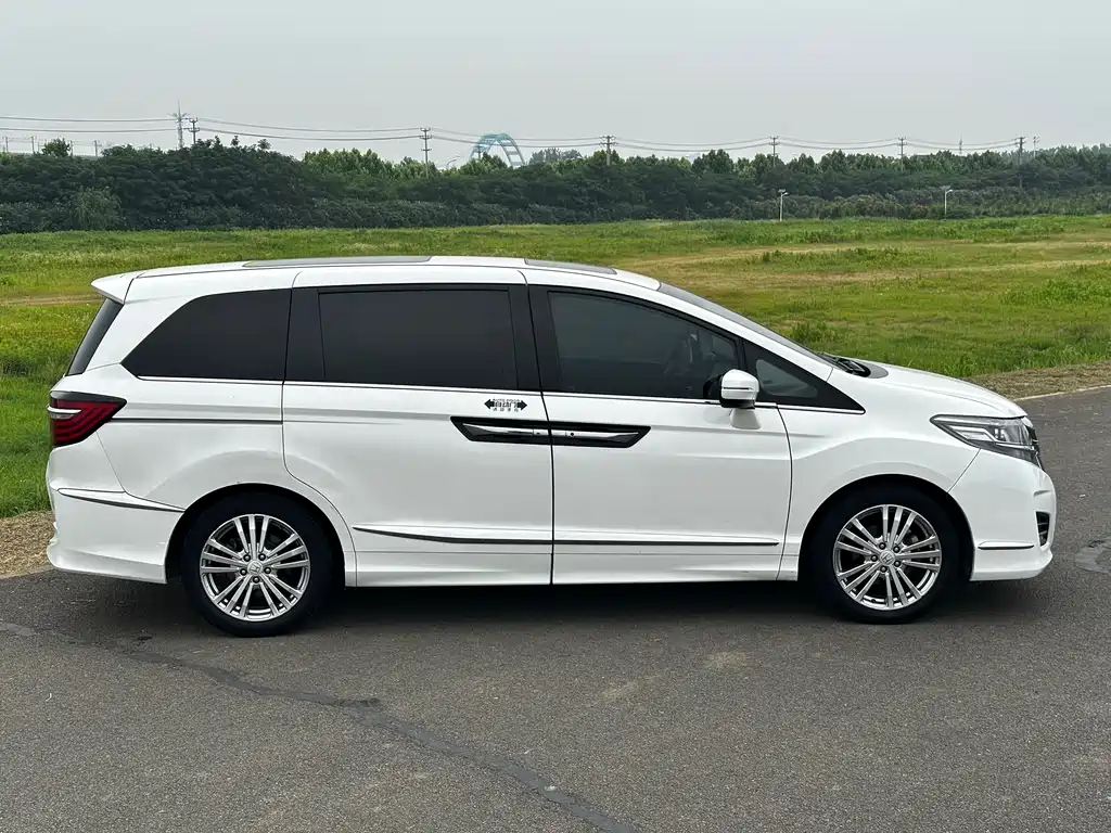 Honda Elysion 2017 — фото 16