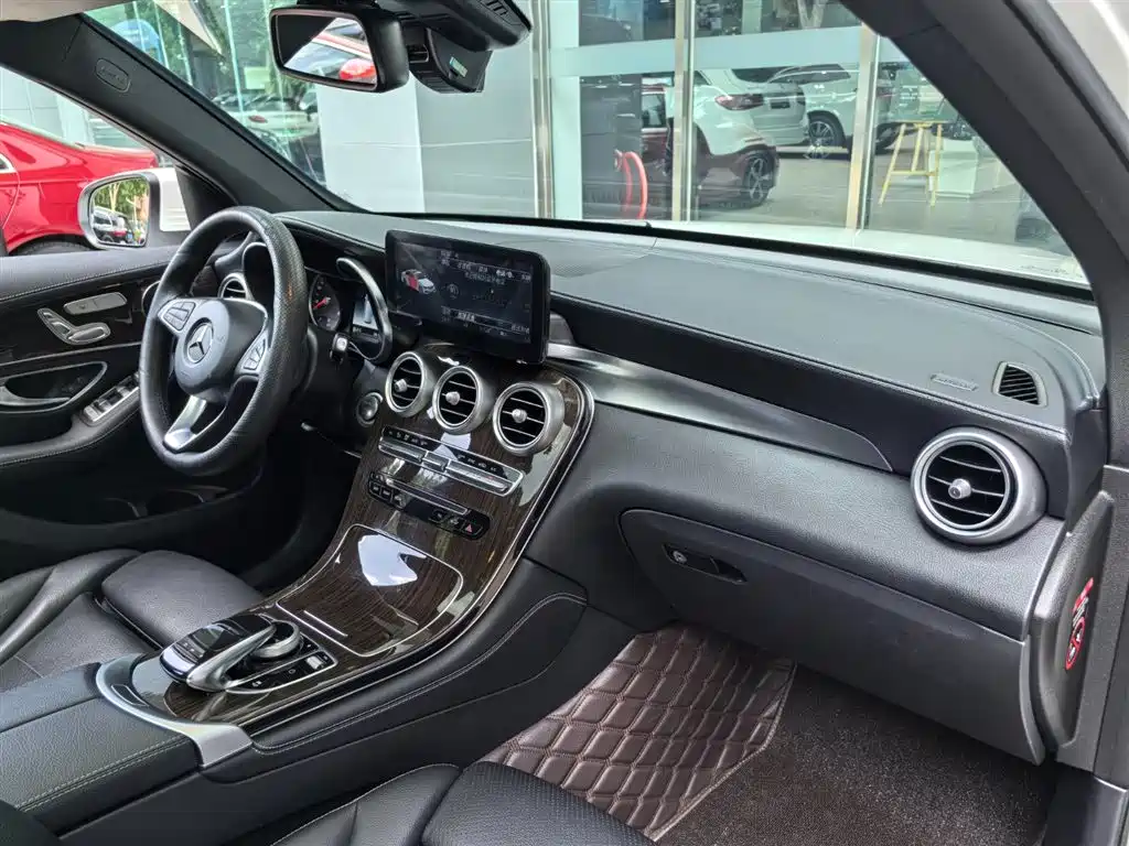 Mercedes-Benz GLC 2018 — фото 9