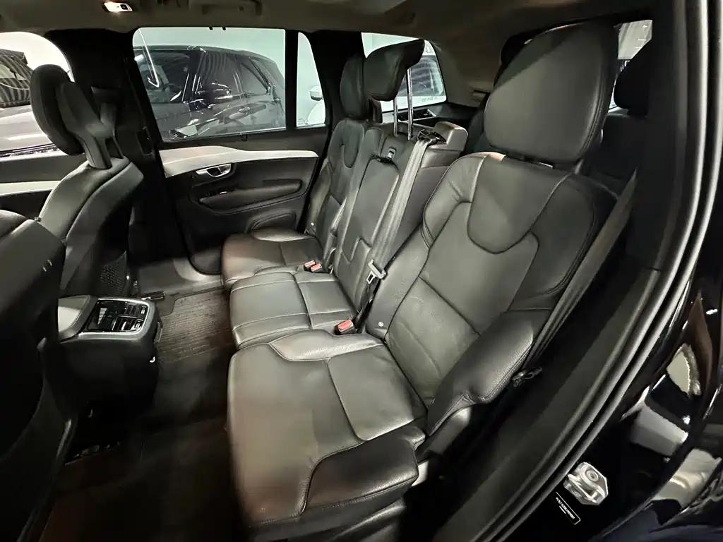 Volvo XC90 2017 — фото 11