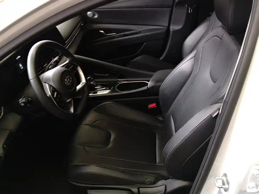Hyundai Elantra 2022 — фото 9