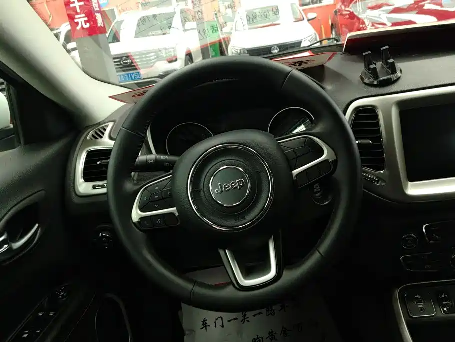 Jeep Compass 2017 — фото 15