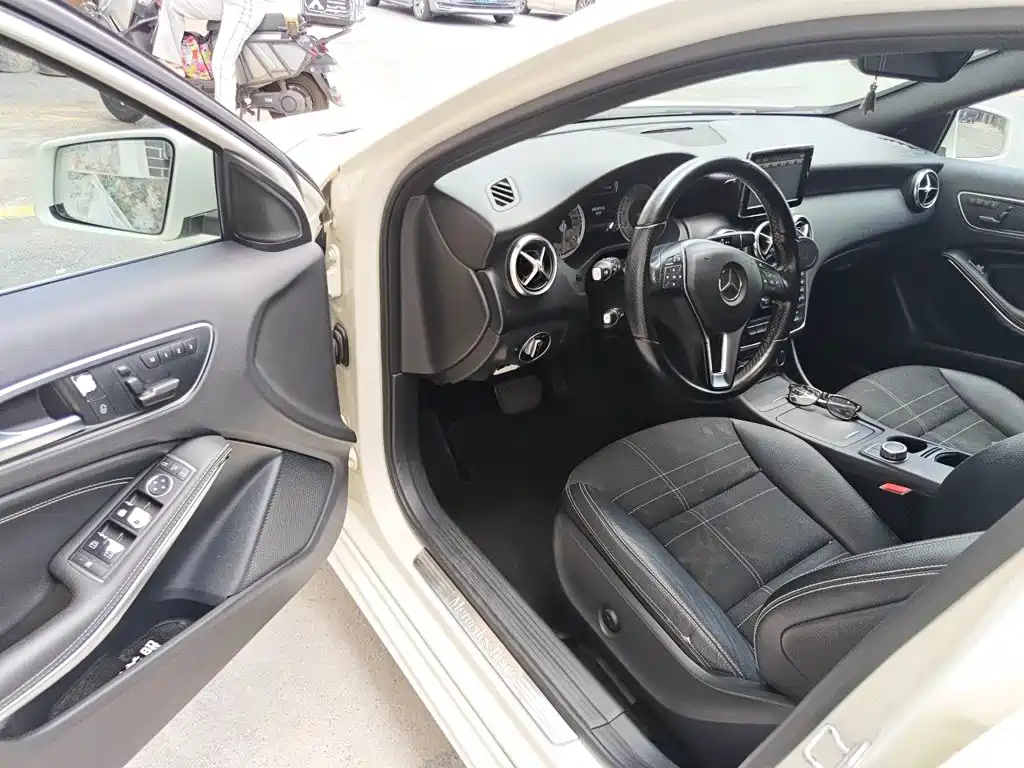 Mercedes-Benz A-Class 2014 — фото 14