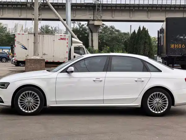Audi A4L 2015