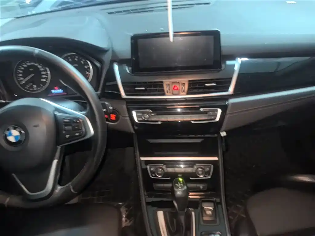 BMW 2 Series Active Tourer 2017 — фото 13