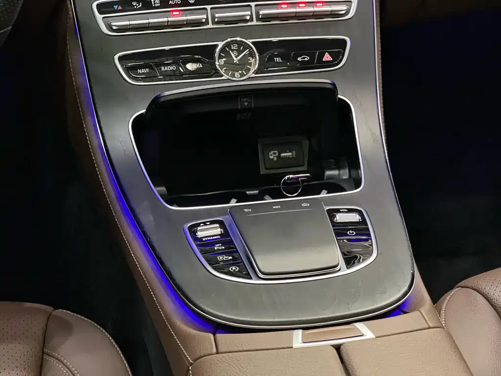 Mercedes-Benz E-Class 2020 — фото 10