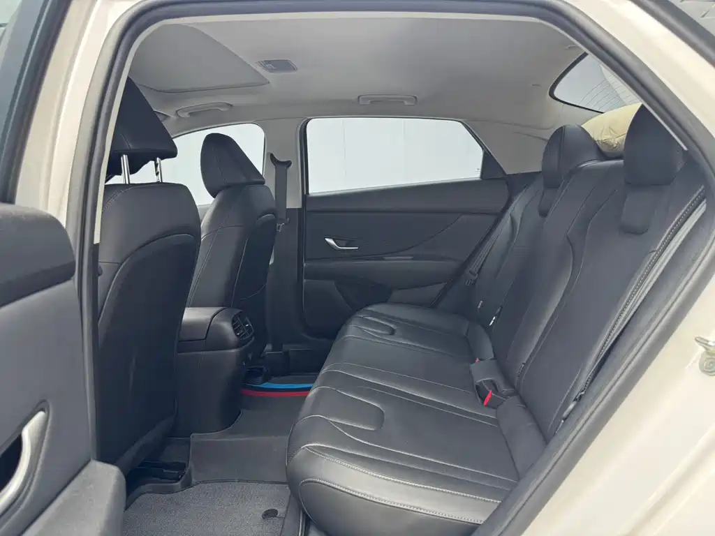Hyundai Elantra 2023