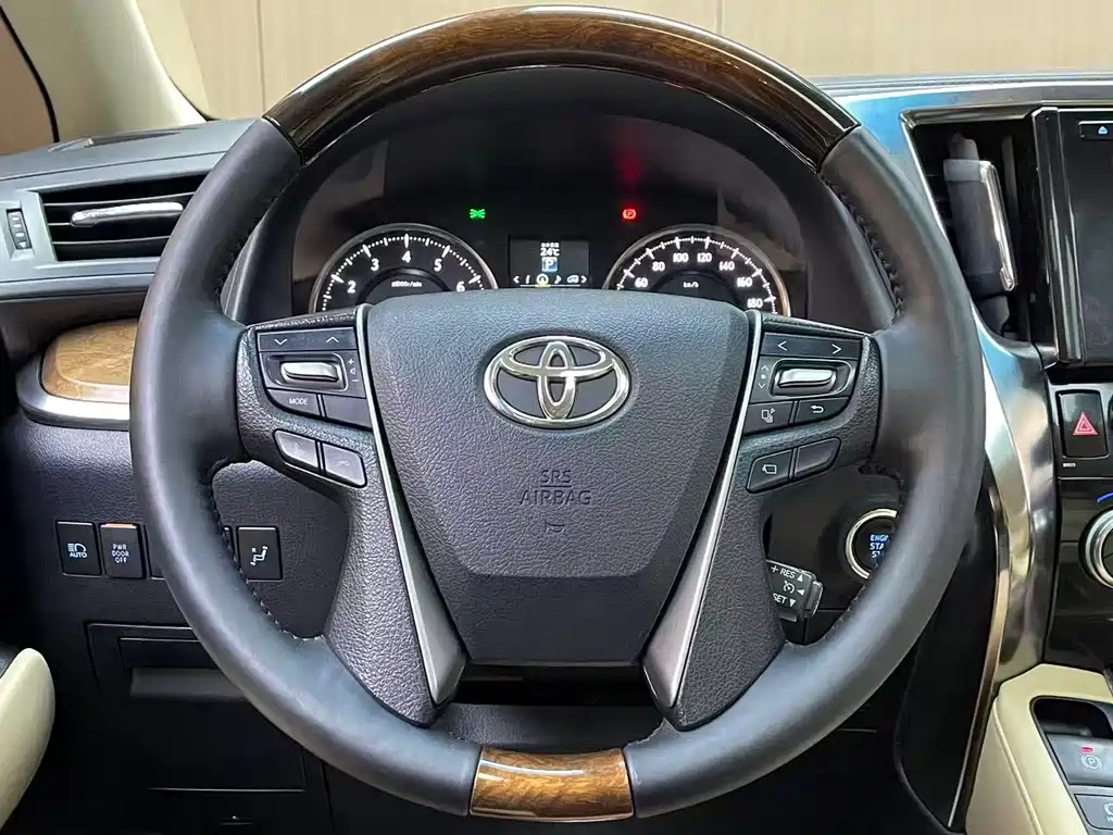 Toyota Alphard 2016 — фото 11