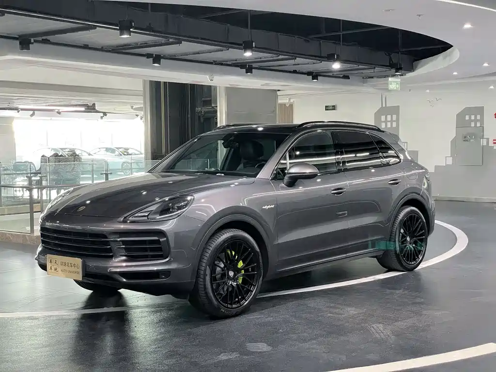 Porsche Cayenne Hybrid 2023 — фото 1