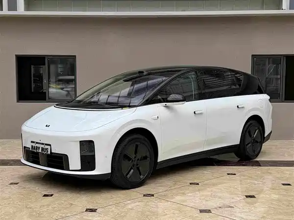 Li Auto i8 2025