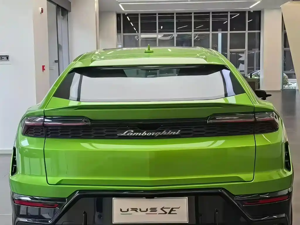Lamborghini Urus SE — фото 4