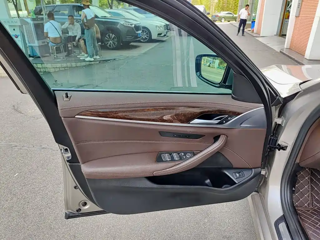 BMW 5 Series 2020
