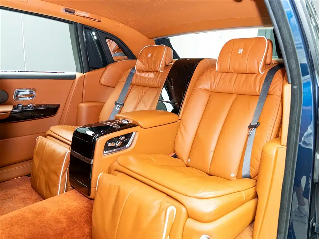 Rolls-Royce Phantom 2020 — фото 10