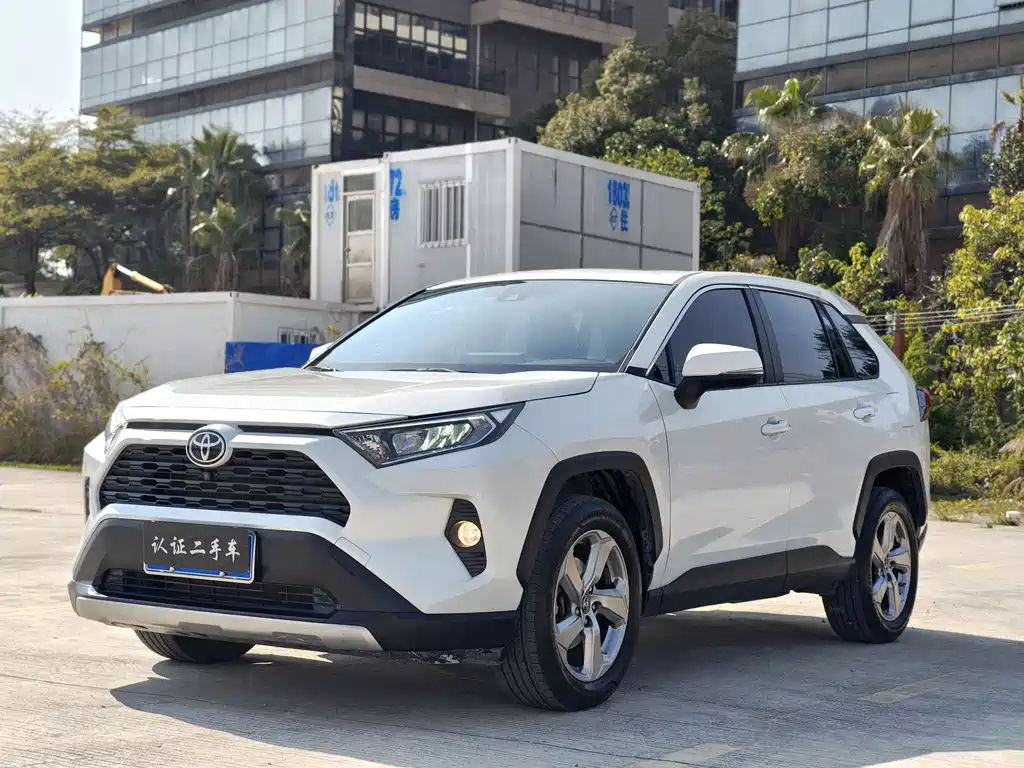 Toyota RAV4 2022 — фото 1