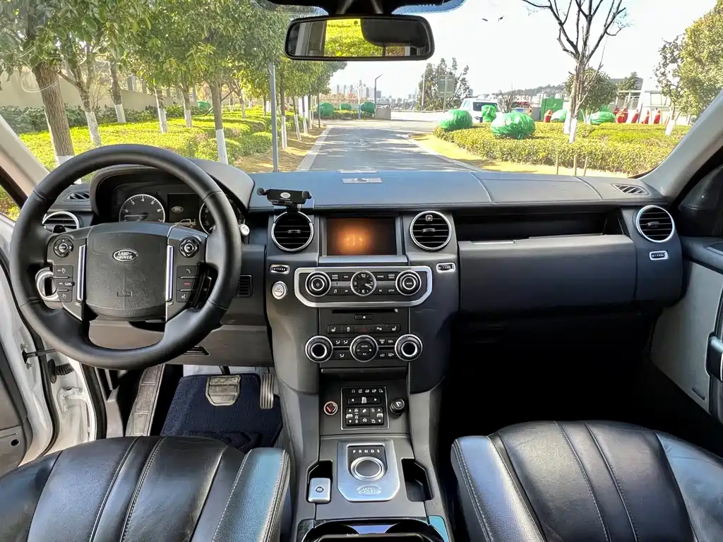 Land Rover Discovery 2017 — фото 14
