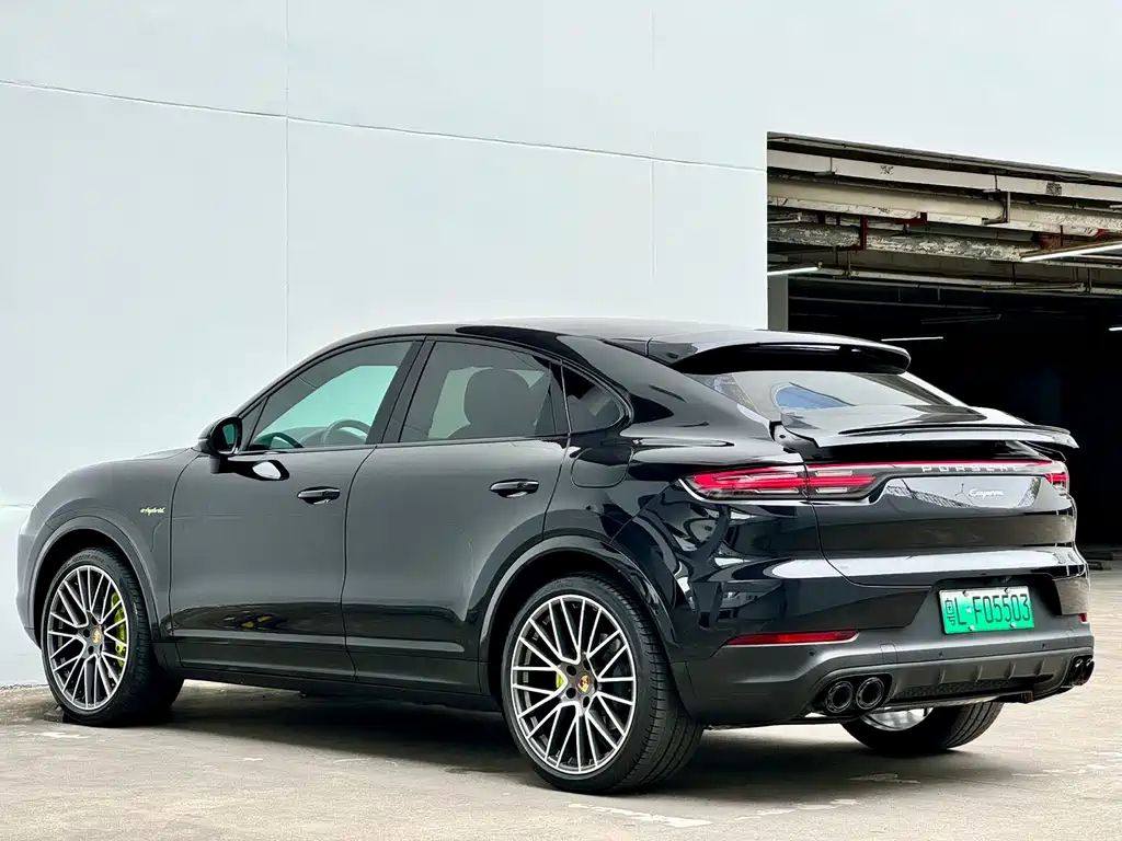 Porsche Cayenne Hybrid 2021 — фото 13