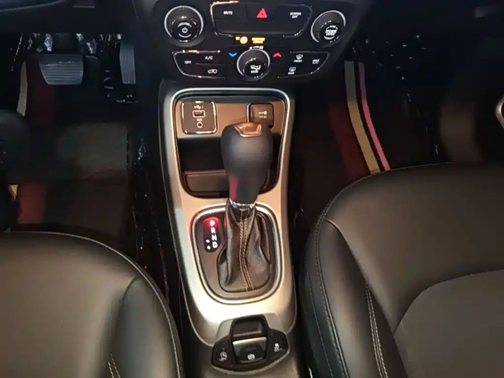 Jeep Compass 2020 — фото 14
