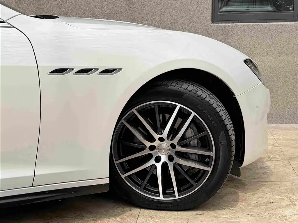 Maserati Ghibli 2019 — фото 15