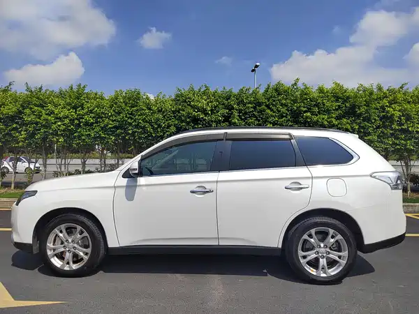 Mitsubishi Outlander 2013