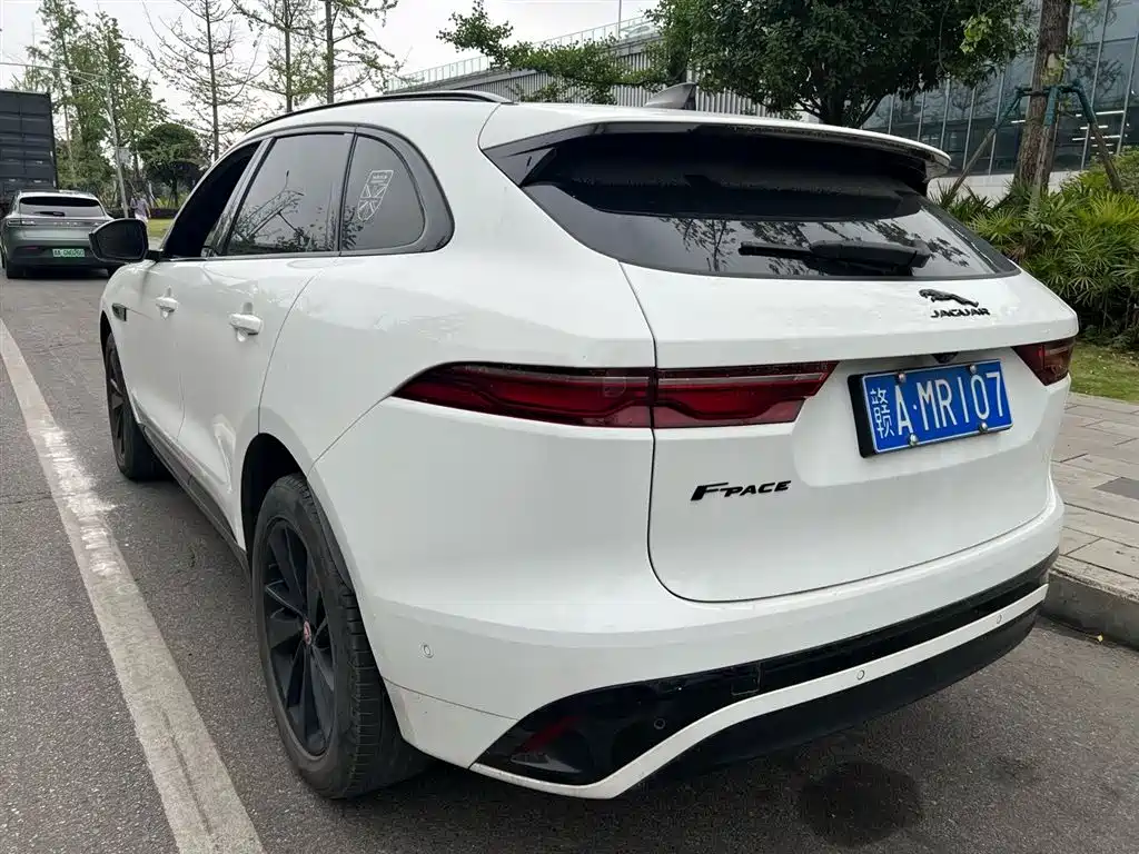 Jaguar F-PACE 2023 — фото 4