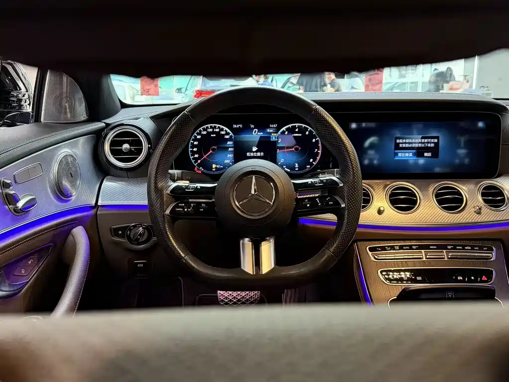 Mercedes-Benz E-Class 2023 — фото 12
