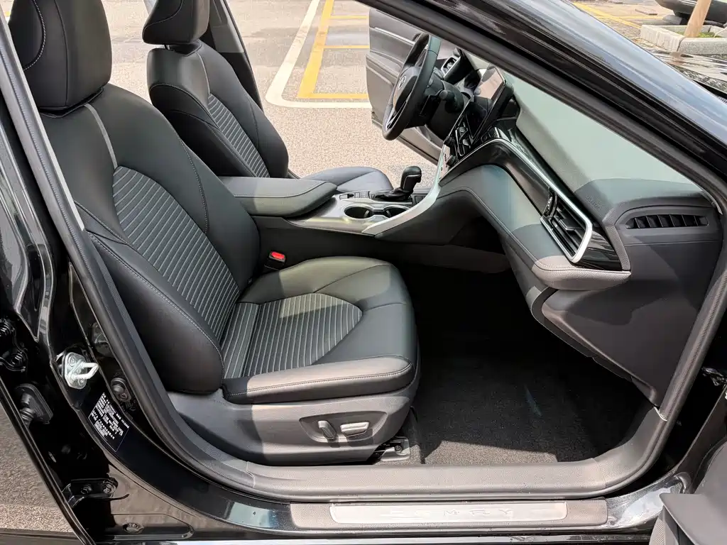 Toyota Camry 2022 — фото 15