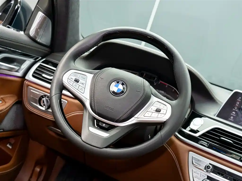 BMW 7 Series 2021 — фото 16