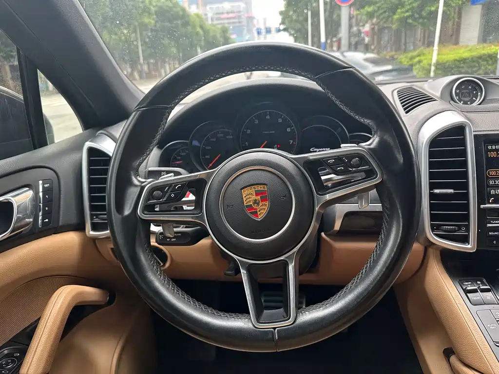 Porsche Cayenne 2016 — фото 25