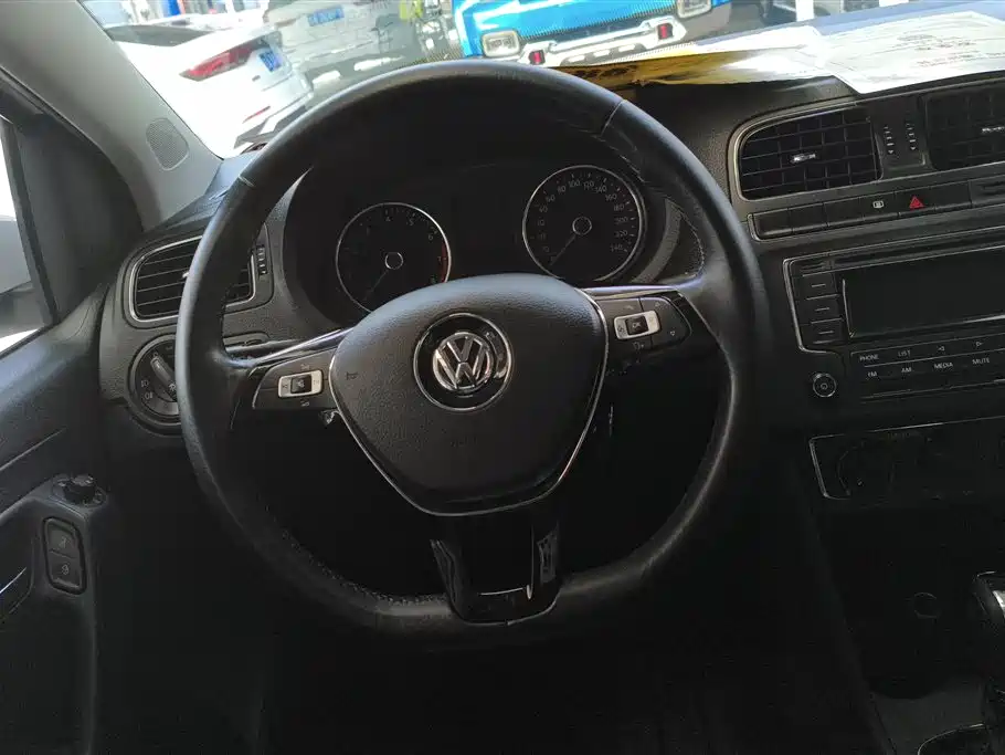 Volkswagen Polo 2017 — фото 15