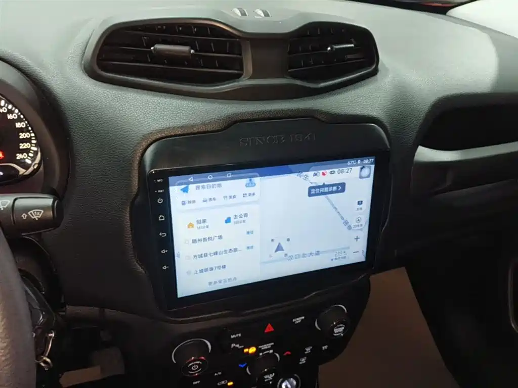 Jeep Renegade 2018 — фото 13