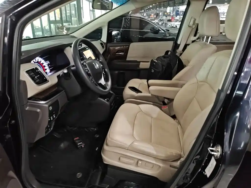 Honda Odyssey 2017 — фото 15