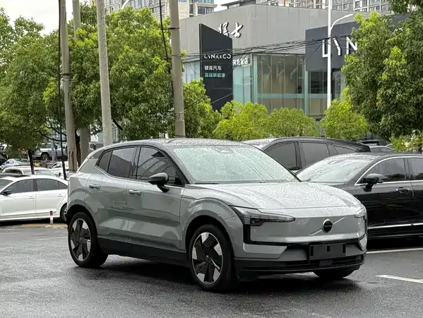 Volvo EX30 2024