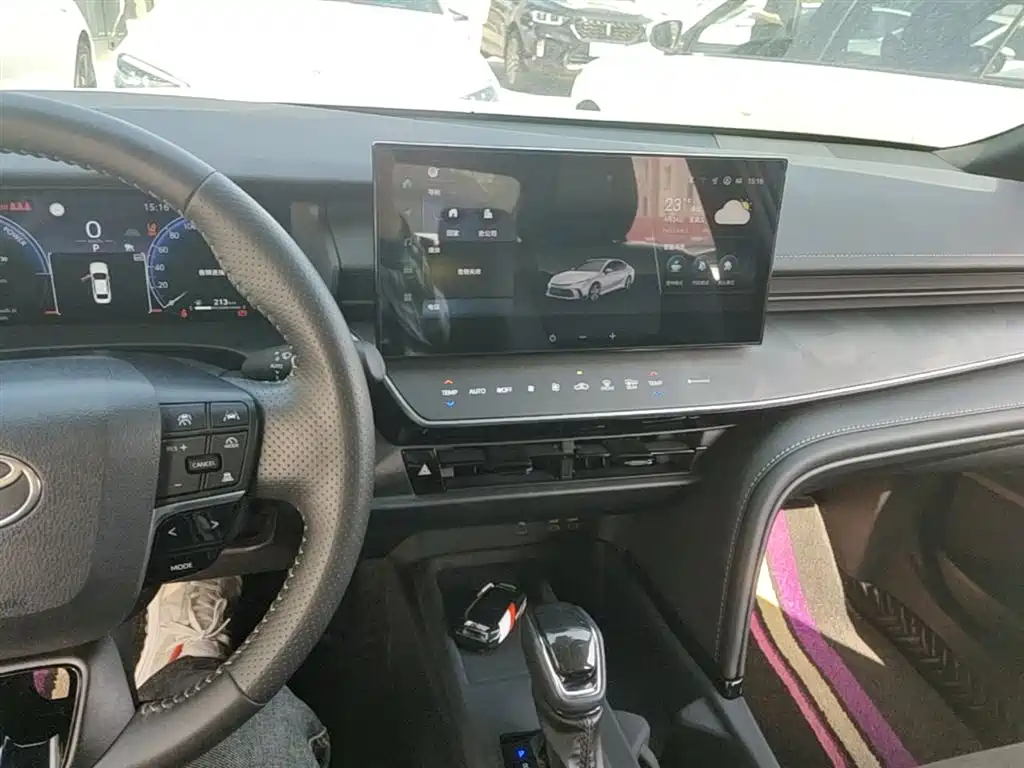 Toyota Camry 2024 — фото 13