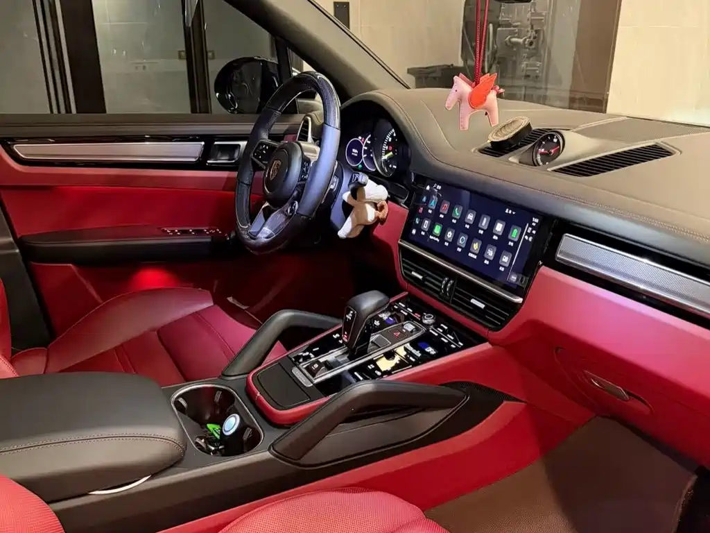 Porsche Cayenne Hybrid 2022
