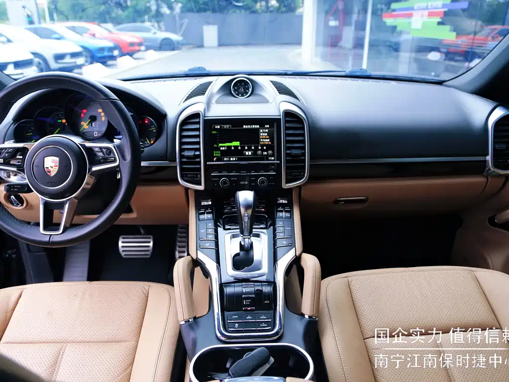 Porsche Cayenne Hybrid 2016 — фото 10
