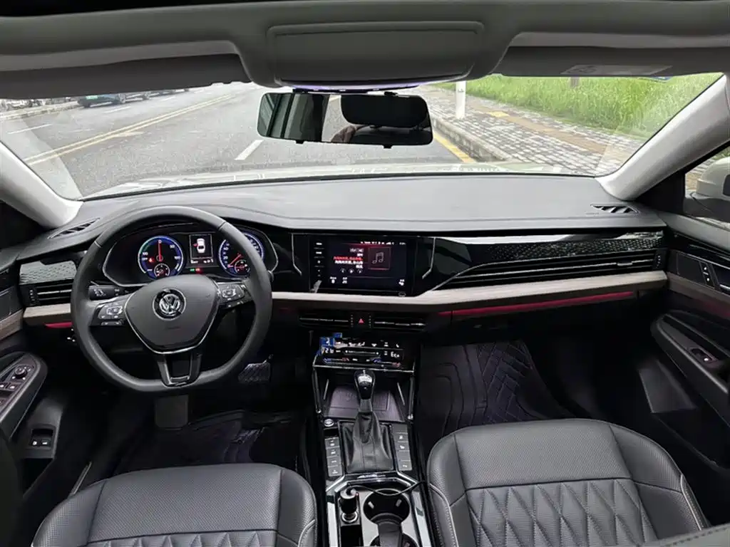 Volkswagen Passat New Energy 2020 — фото 13