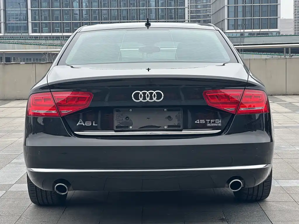 Audi A8 2014 — фото 5