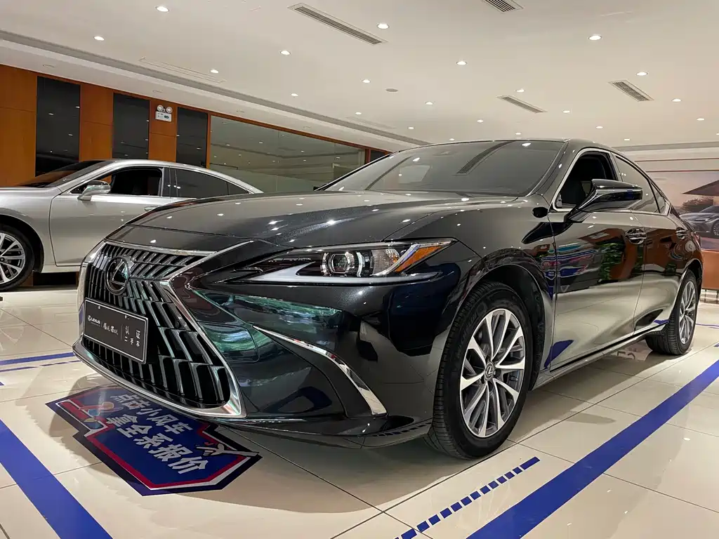 Lexus ES 2023