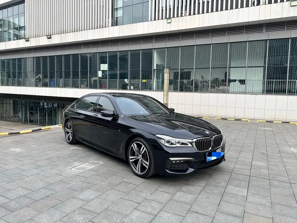 BMW 7 Series 2018 — фото 8