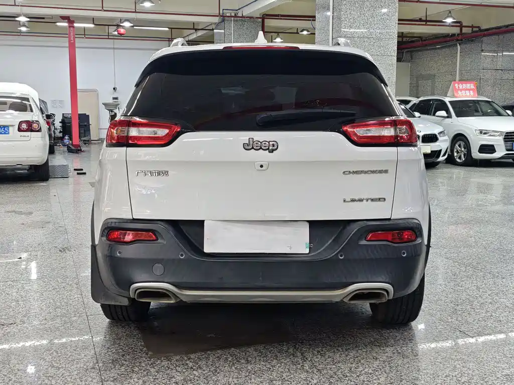 Jeep Cherokee 2018 — фото 12