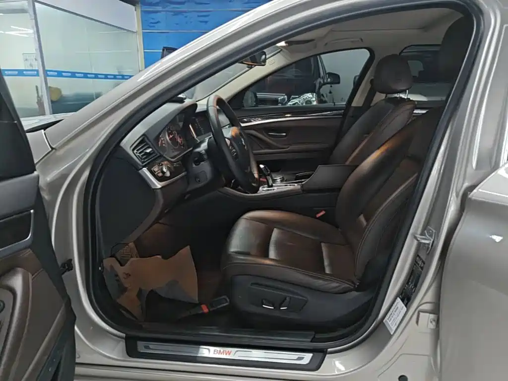 BMW 5 Series 2015 — фото 15