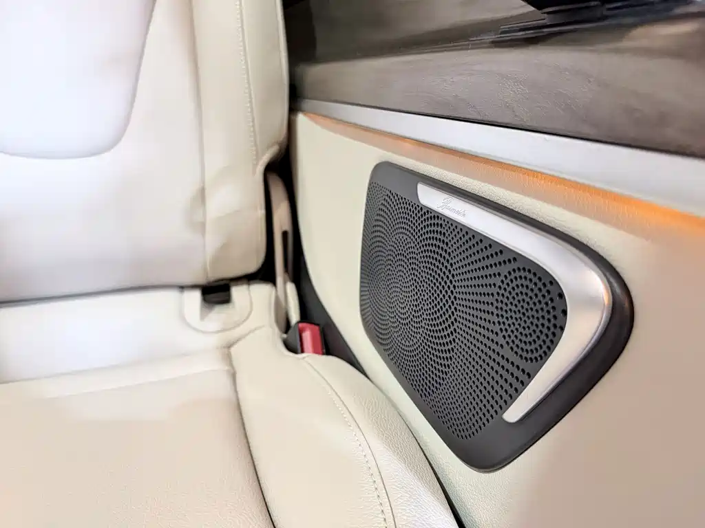 Mercedes-Benz V-Class 2020 — фото 17