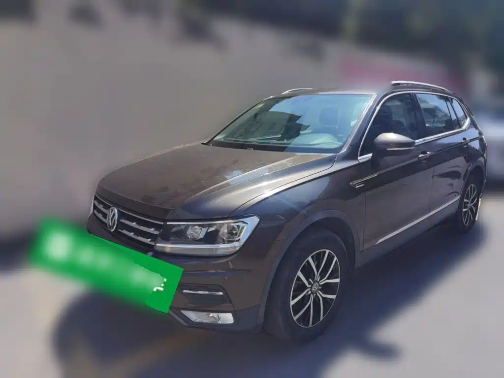 Volkswagen Tiguan L 2018 — фото 1