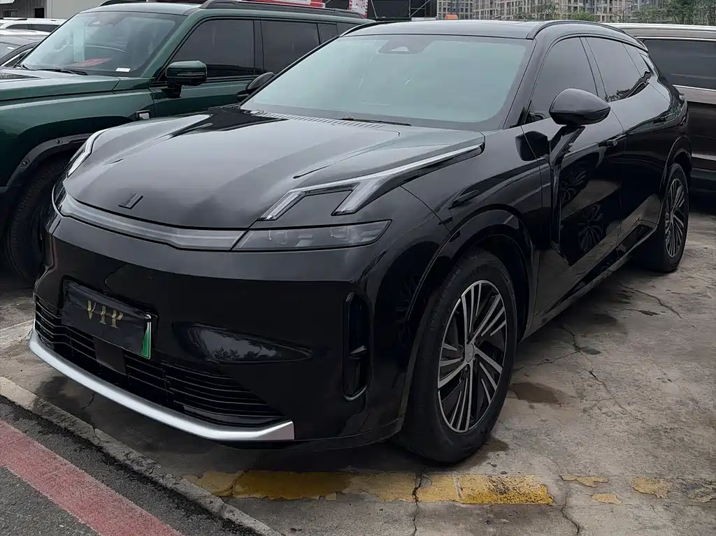 Lynk & Co 08 EM-P 2025