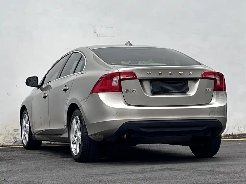 Volvo S60 2013 — фото 16