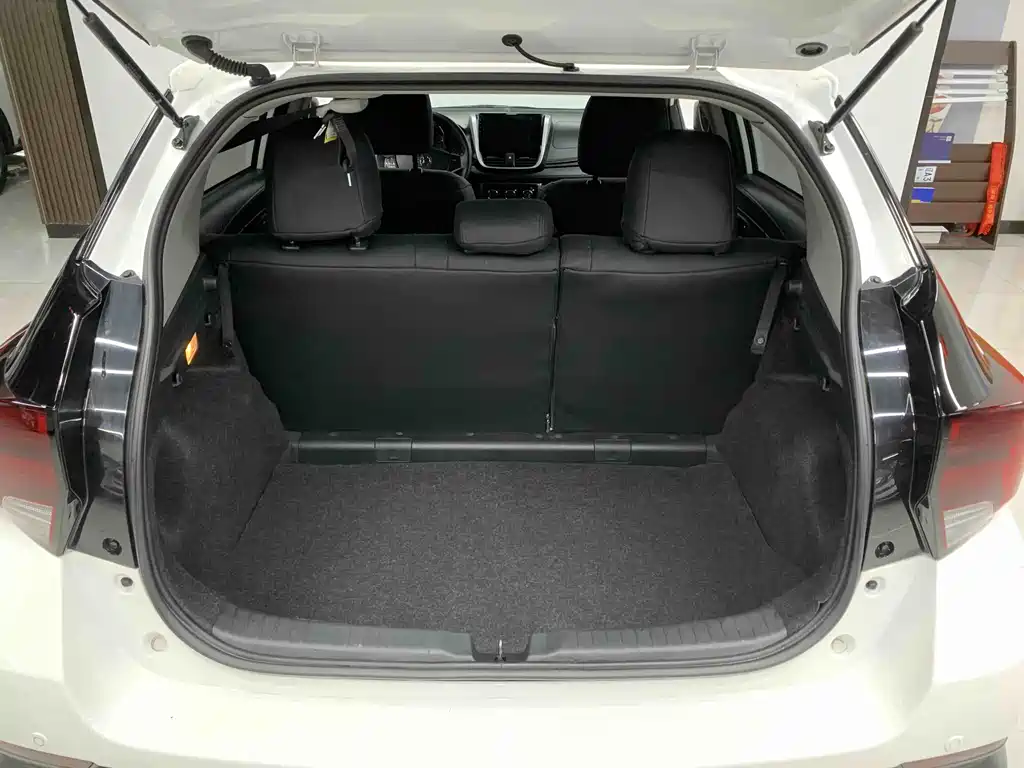 Toyota Yaris L 2022 — фото 17