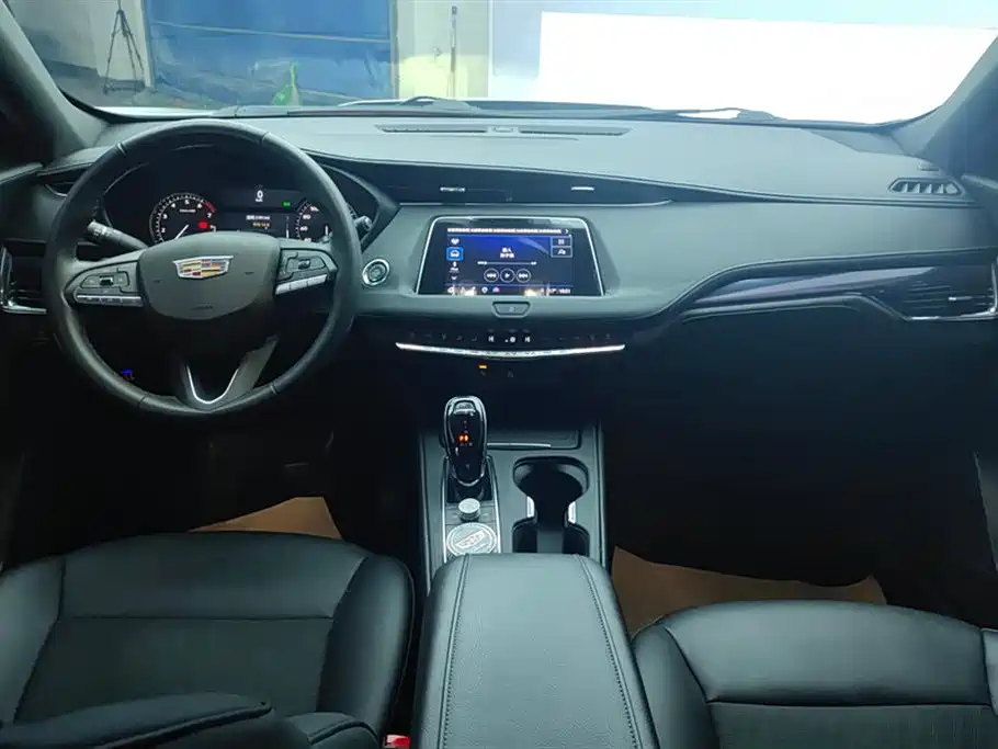 Cadillac XT4 2023 — фото 12