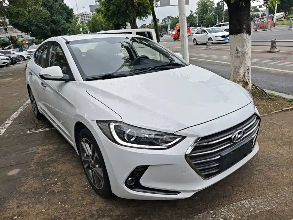 Hyundai Elantra 2016 — фото 4