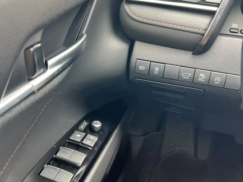Toyota Camry 2023 — фото 12